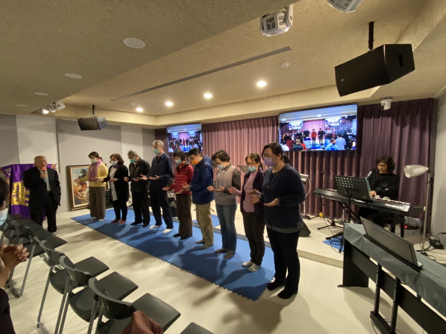 周神助牧師為TI萬國萬民禱告殿同工團隊祝福